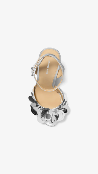 Tacon Michael Kors Loreta Sequin Embellished Metallic Sandal Plateado