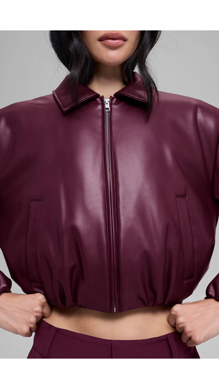 Chaqueta Alo Yoga Faux Leather Cropped Premier Bomber Burgundy