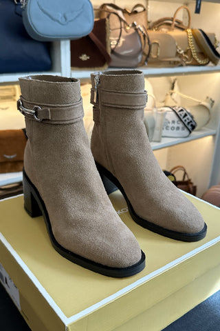 Botines Michael kors CARSON HEELED BOOTIE  LEATHER  driftwood