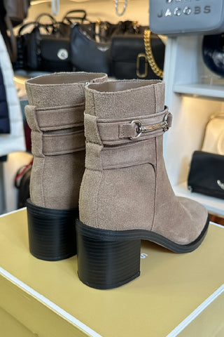 Botines Michael kors CARSON HEELED BOOTIE  LEATHER  driftwood