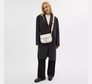 Cartera Coach Amelia pebbled leather/Gold/Chalk