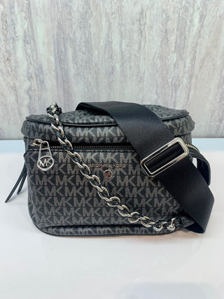 RIÑONERA MICHAEL KORS 007 Slater NEGRA con silver